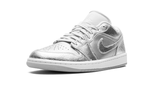 Air Jordan 1 Low SE WMNS "Metallic Silver" - image 2