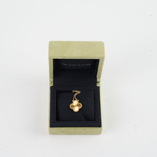 Van Cleef and Arpels Vintage Alhambra Gold Pendant Neclace - photo 2