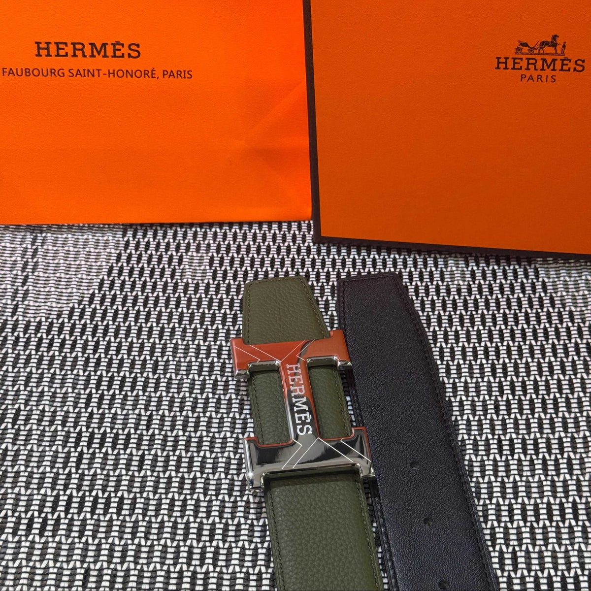 Hermès Leather Belt in Khaki Green with H Buckle 32mm - Silver Guilloché Hardware - photo 7