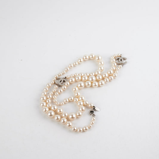 Chanel CC Logo Pearl Necklace - photo 2