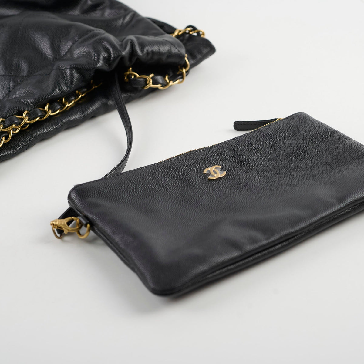 Chanel Caviar Medium 22 Black Microchipped 2024 - photo 18