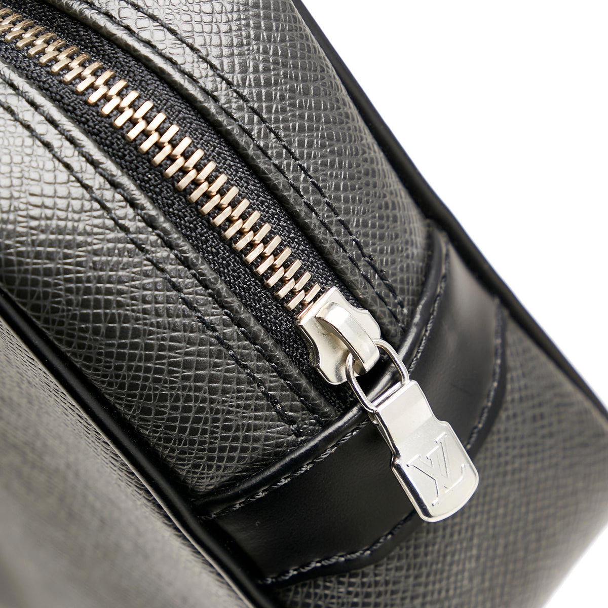 Louis Vuitton Taiga Kaluga Clutch Bag - photo 9