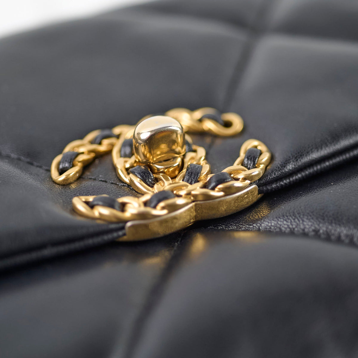 Chanel 19 Small Lambskin Black - photo 16