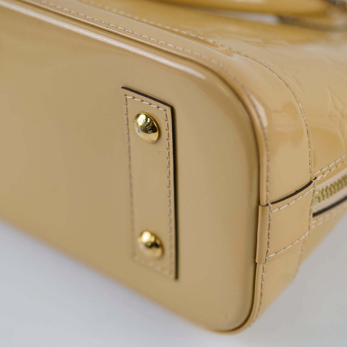 Louis Vuitton Alma BB Patent Beige - photo 12