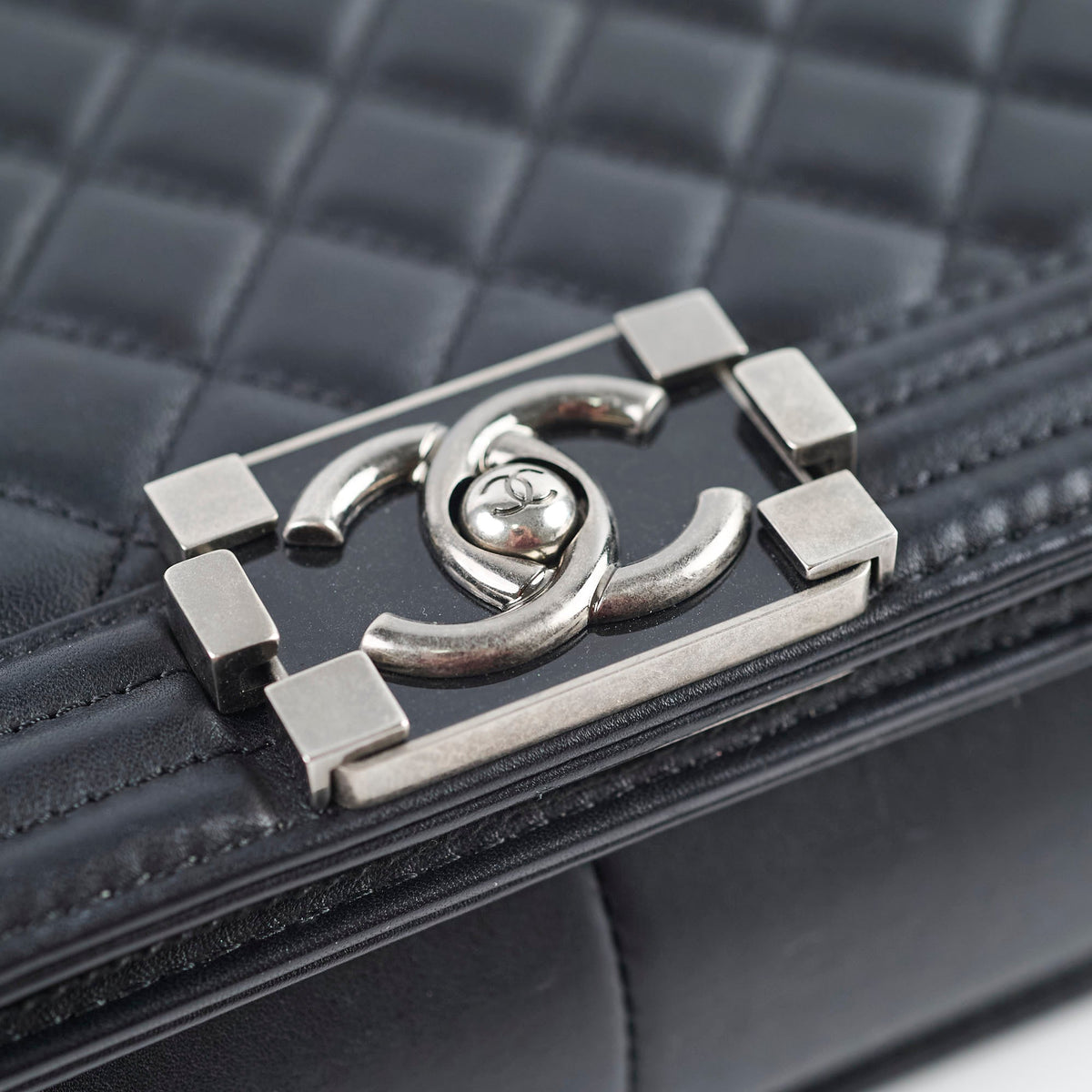 Chanel New Medium Boy Bag Black - photo 15