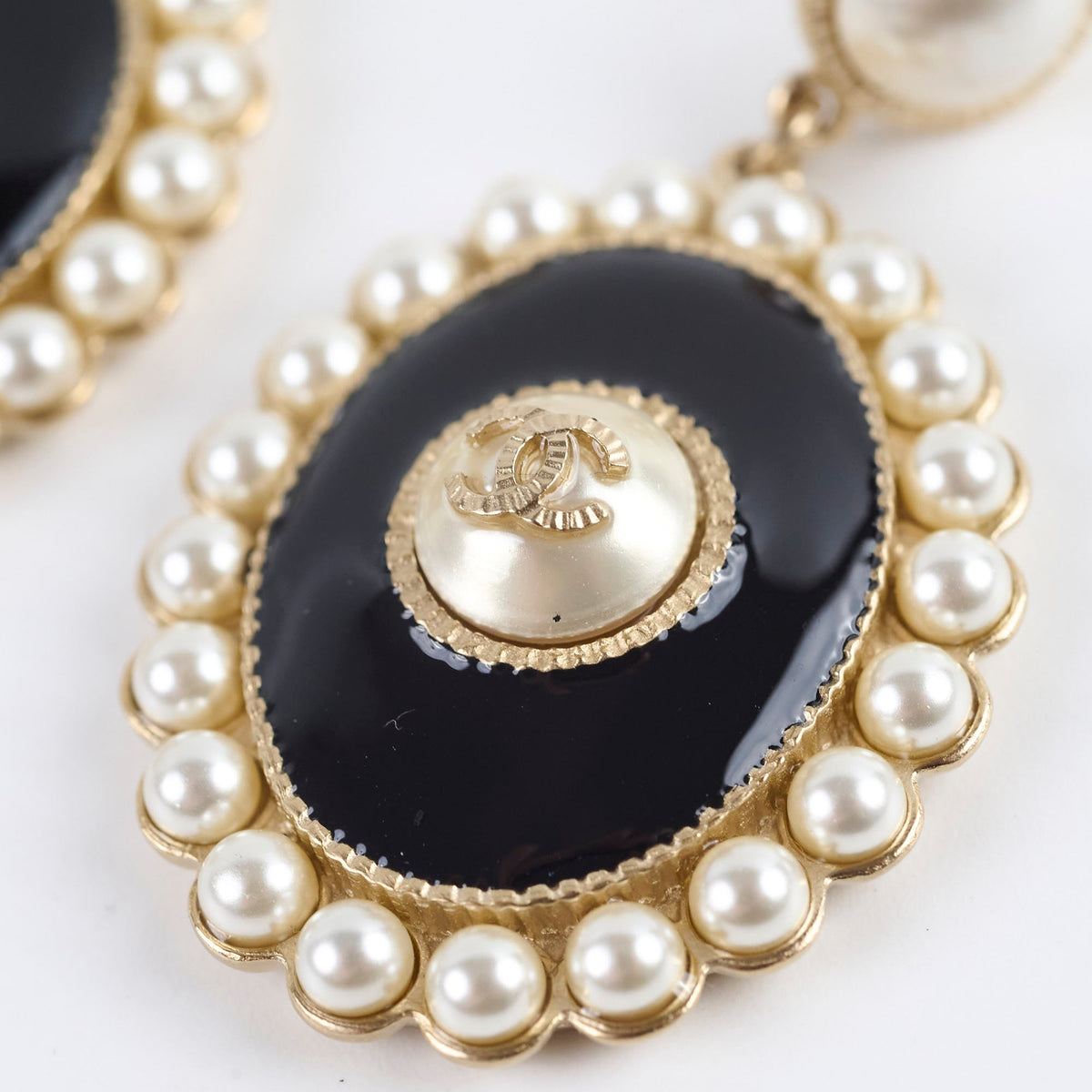 Chanel CC Pearl Oval Earrings (Costume Jewellery) - photo 5