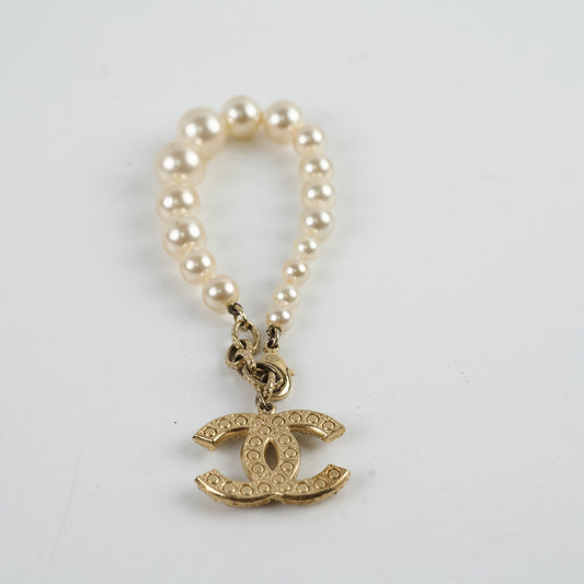 Chanel CC Logo Pearl Bracelet - photo 2