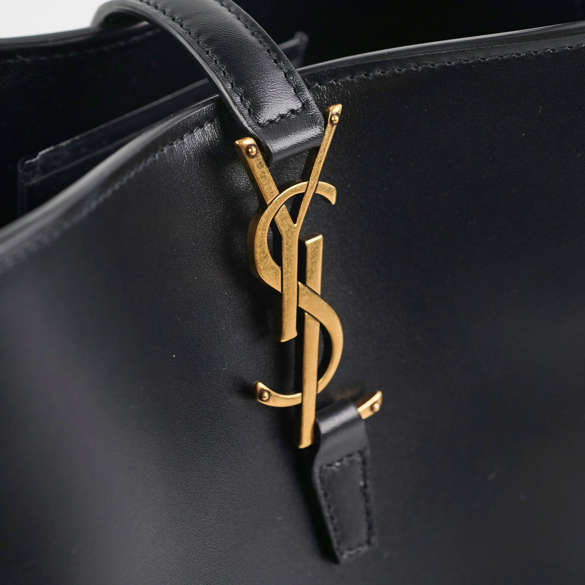 Saint Laurent 37 Small Black Bucket Bag - photo 13