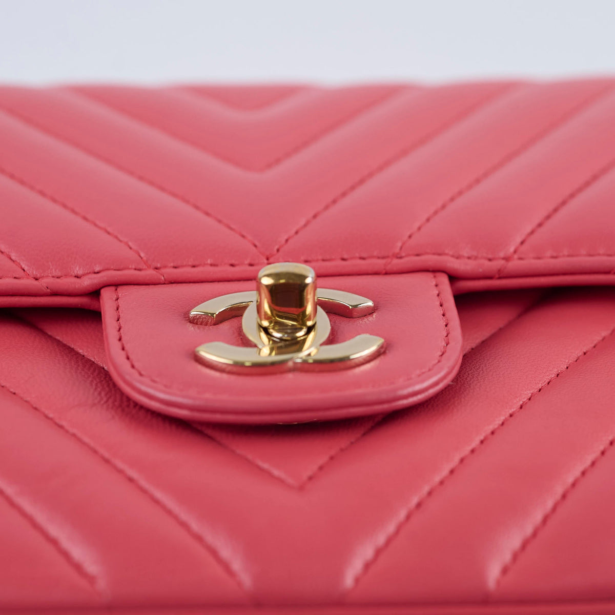 Chanel Medium Chevron Classic Flap Pink Calfskin - photo 16