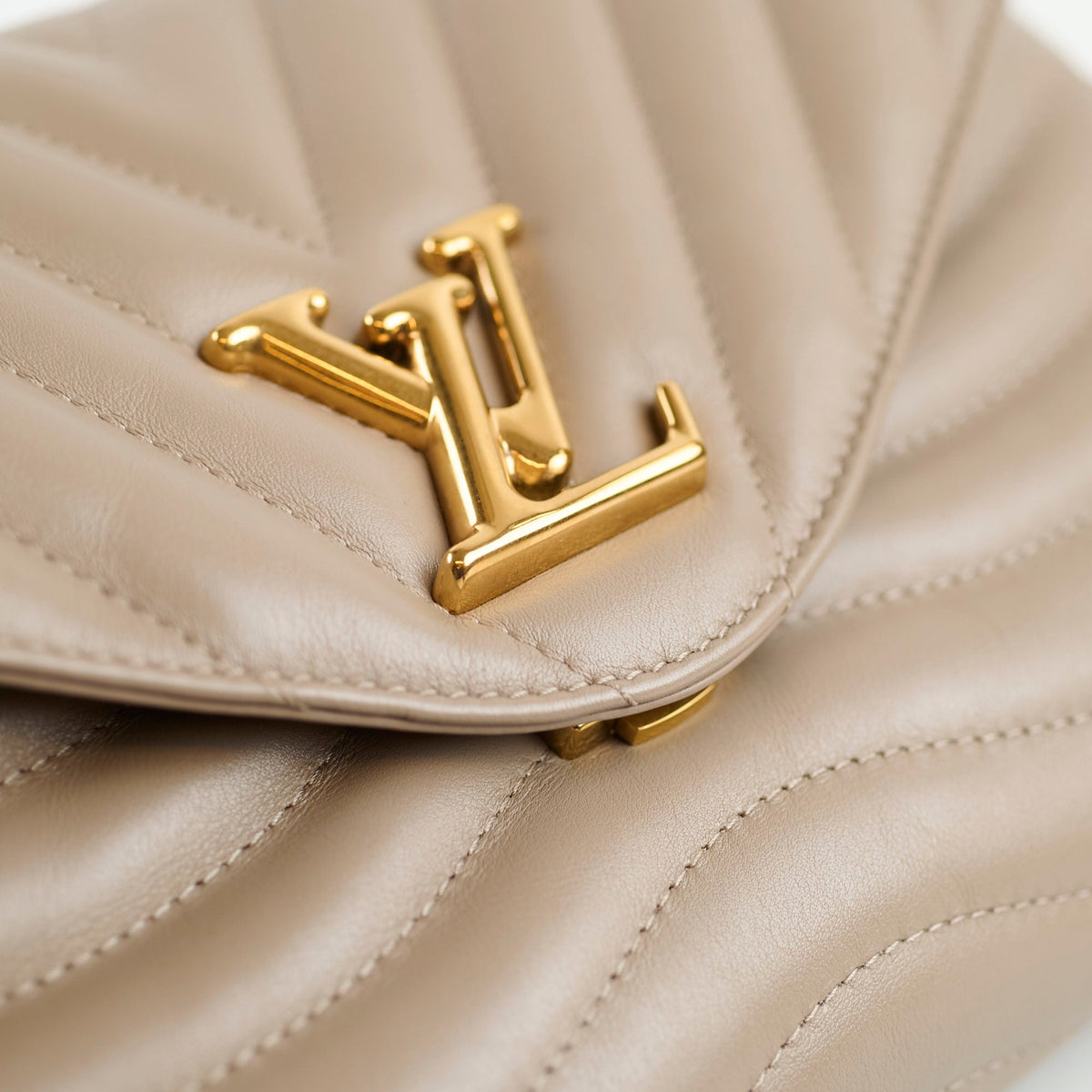 Louis Vuitton Medium New Wave Beige - photo 13