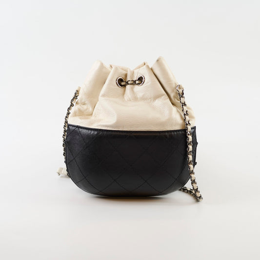 Chanel Gabrielle Bucket Bag white/black - photo 2