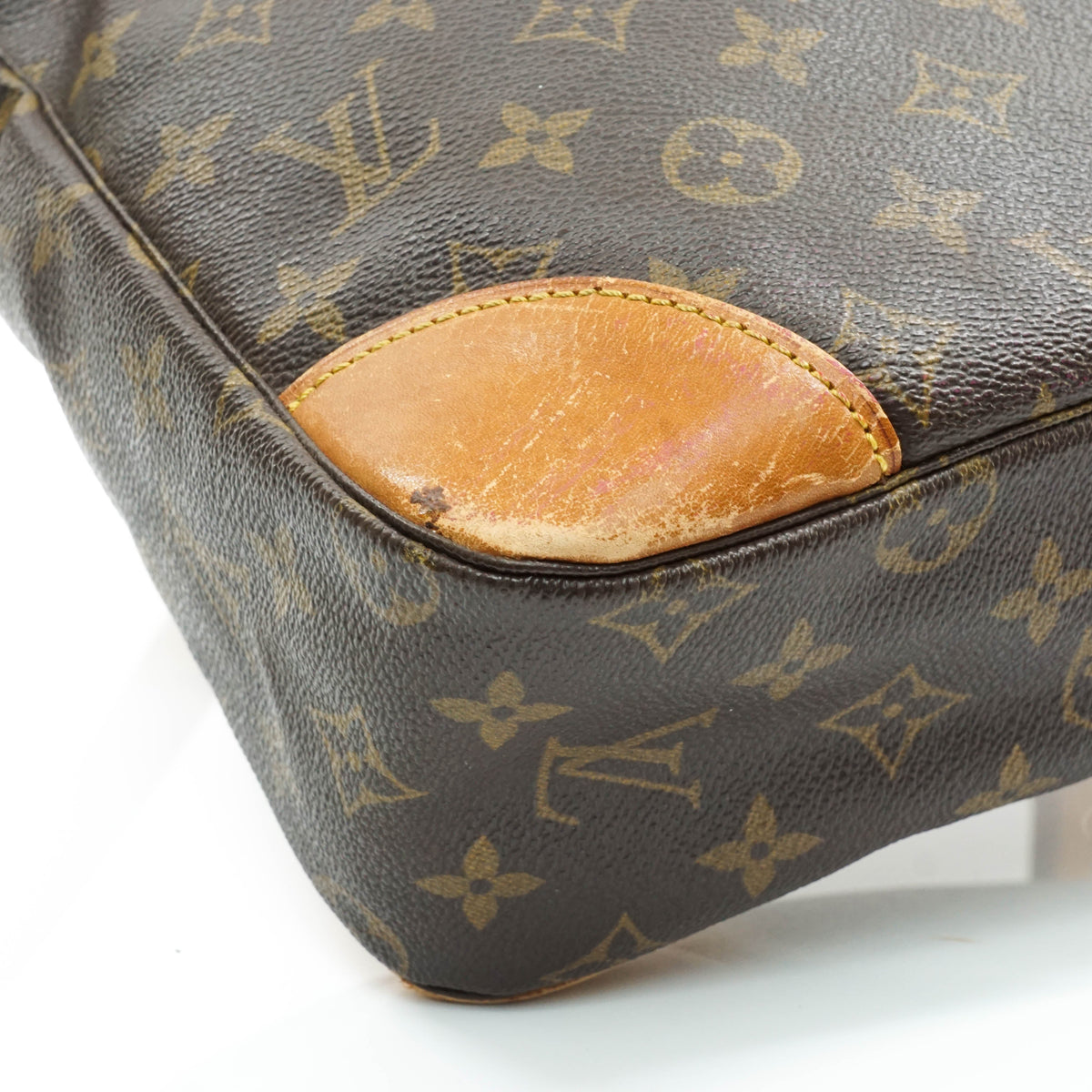Louis Vuitton Boulogne 30 Crossbody - image 11