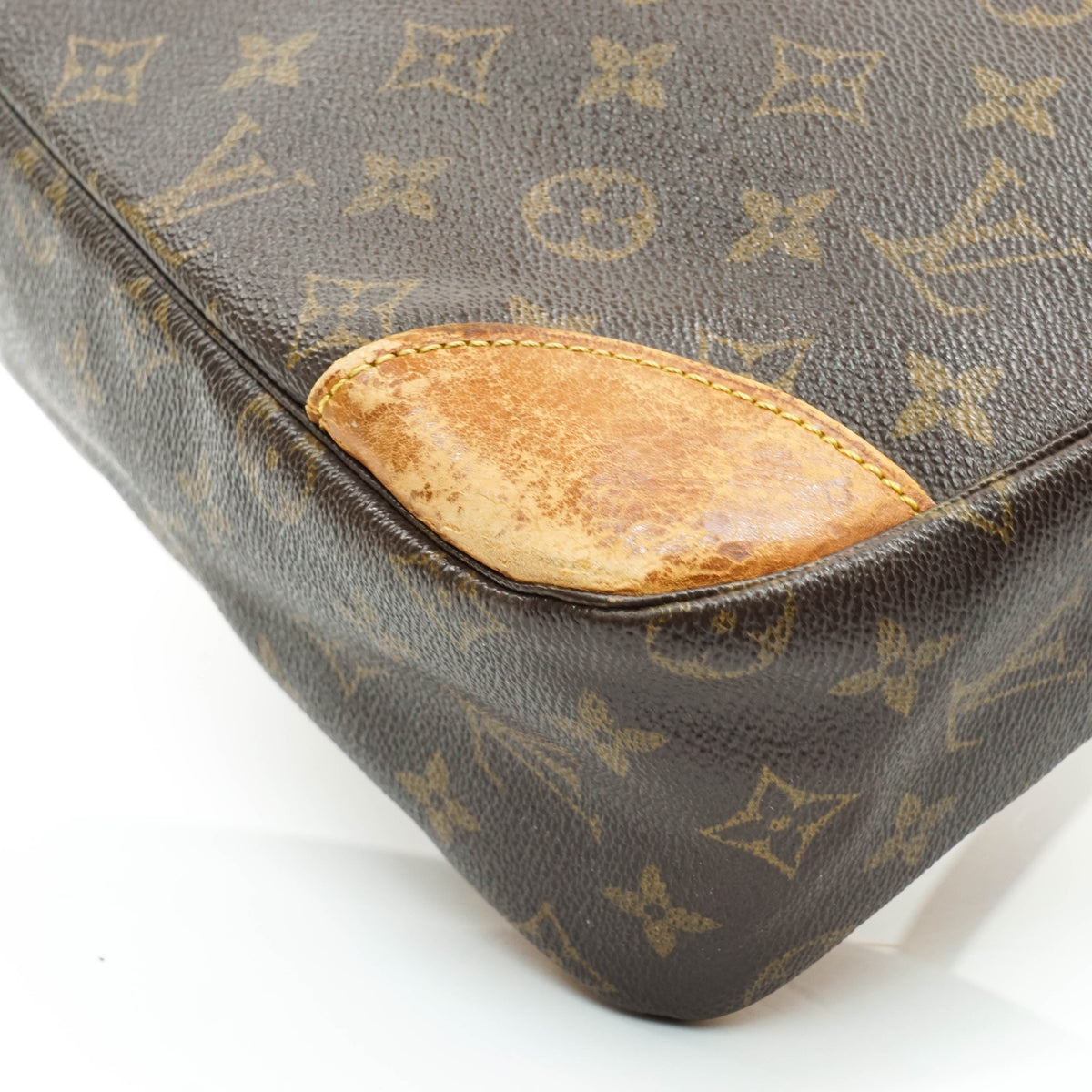 Louis Vuitton Boulogne 30 Crossbody - image 12