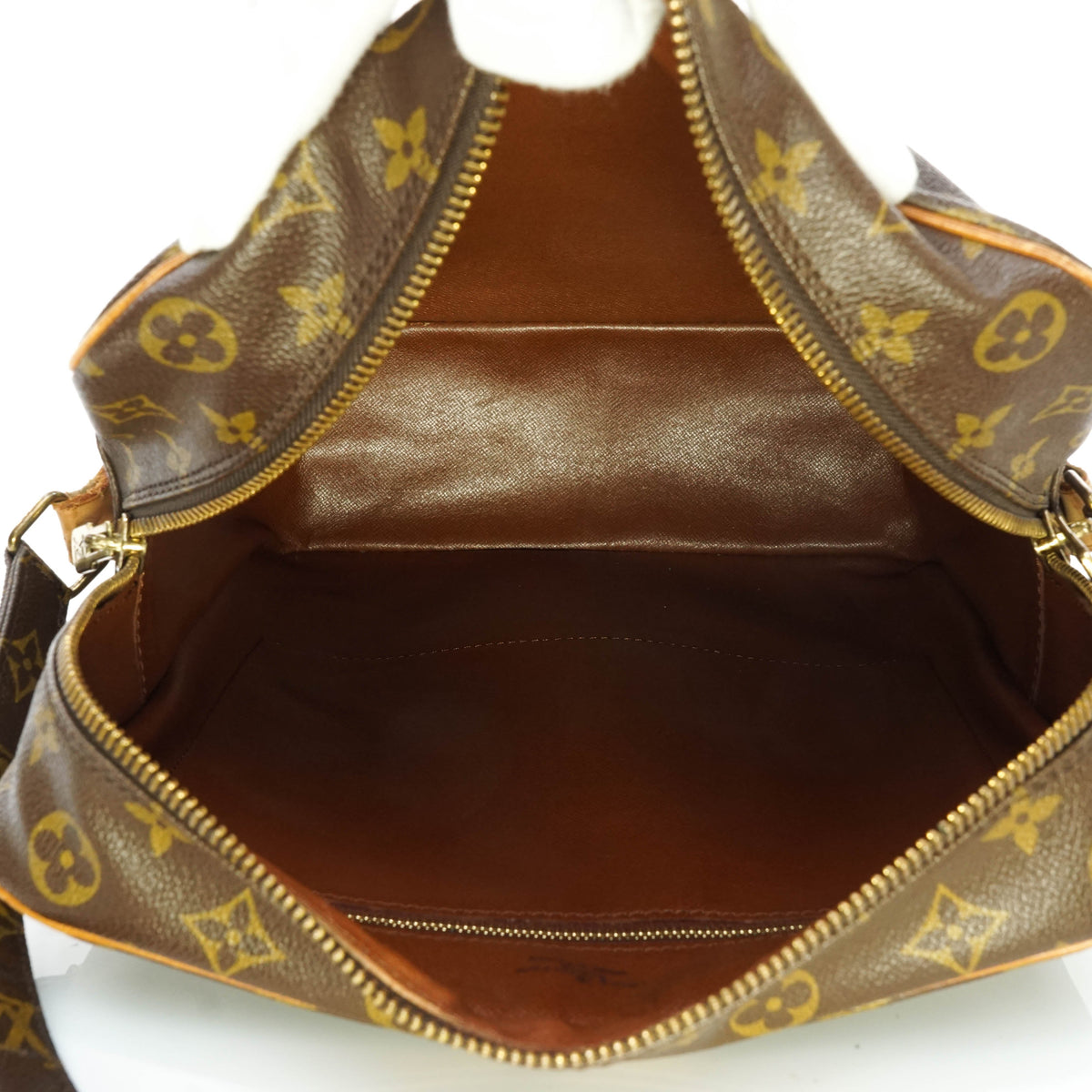 Louis Vuitton Danube Gm Crossbody - photo 7
