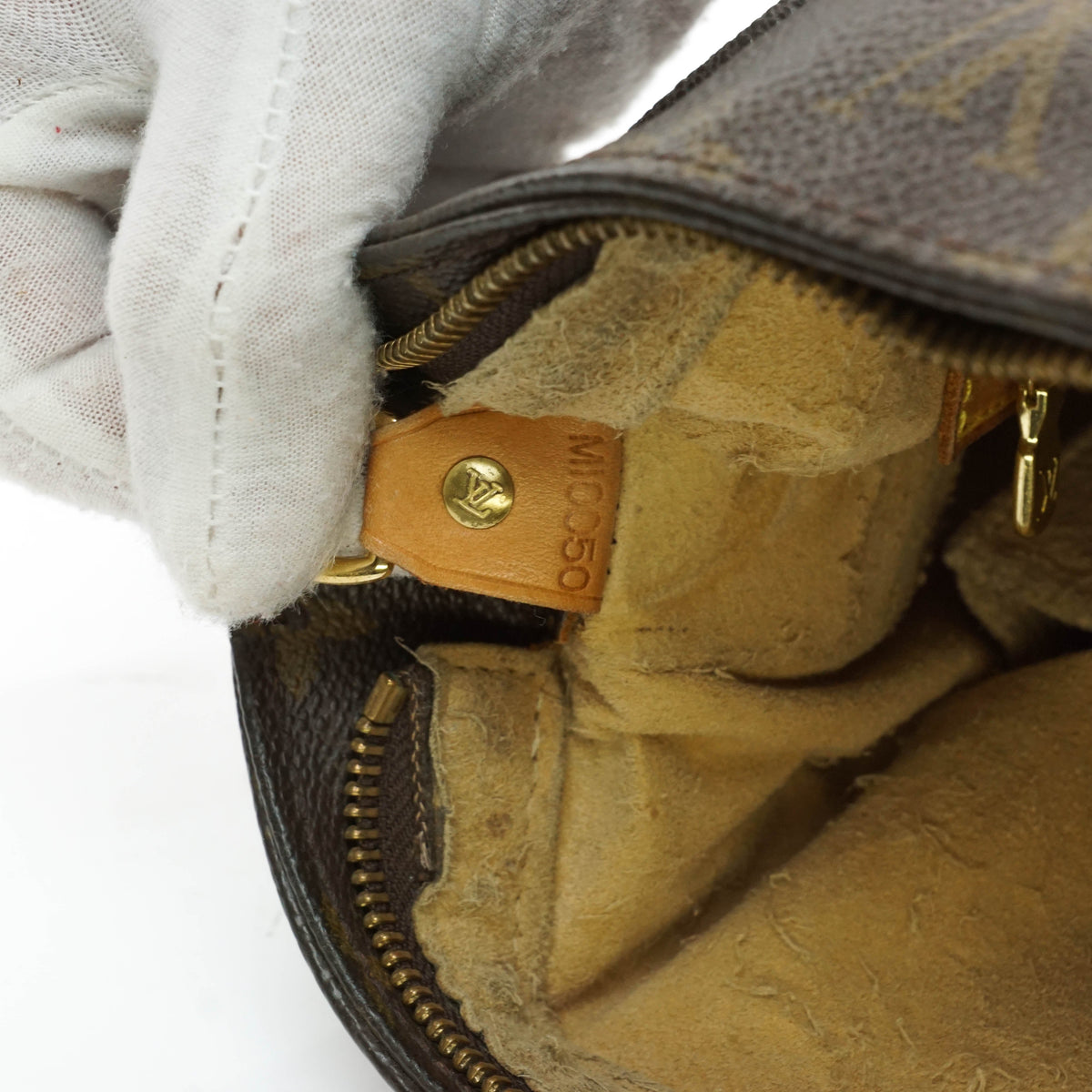 Louis Vuitton Looping Gm Shoulder - photo 8