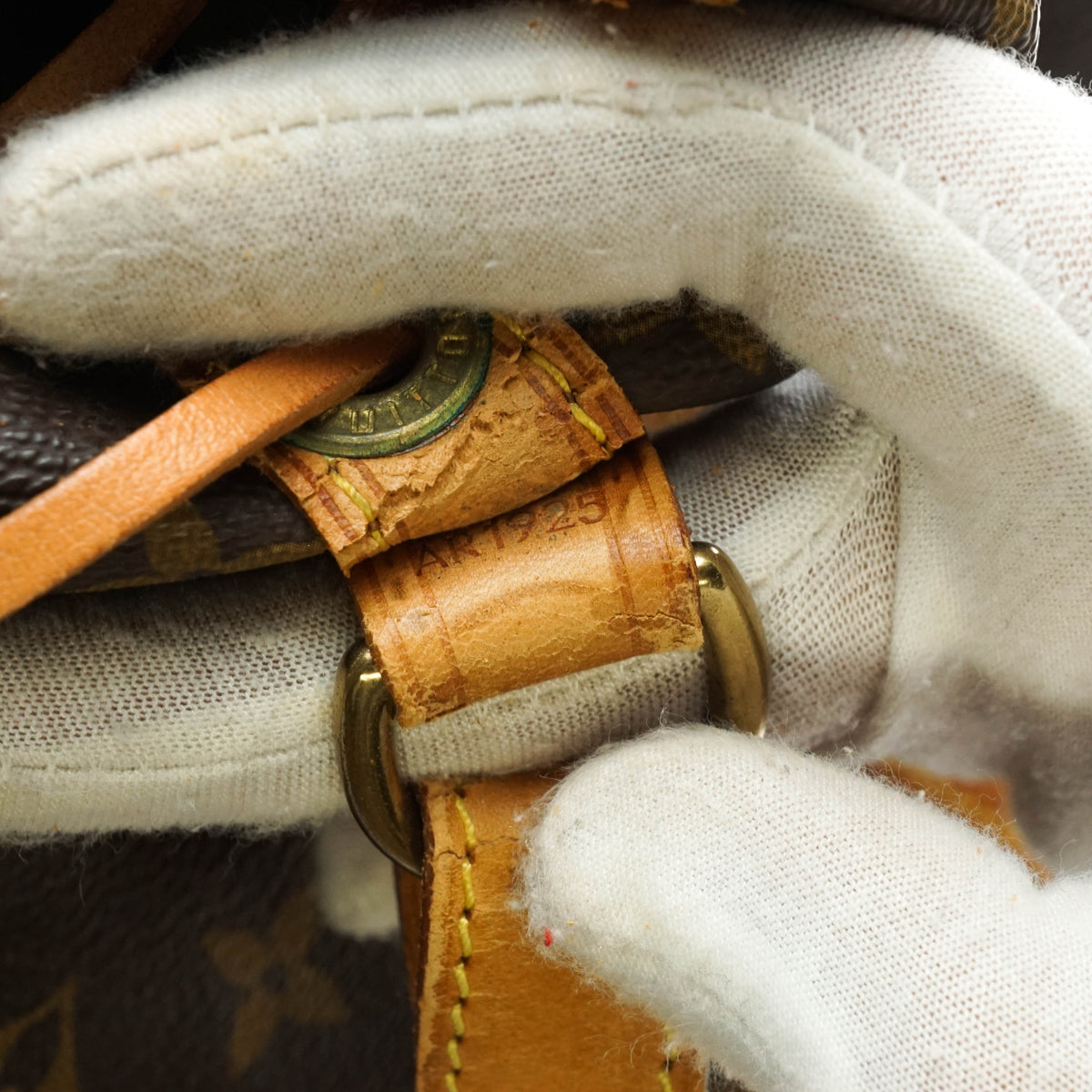 Louis Vuitton Noe Shoulder Bag - image 8