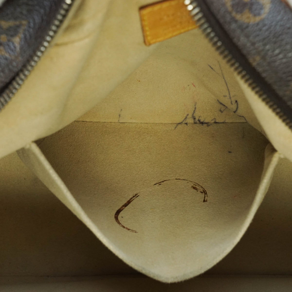 Louis Vuitton Manhattan Pm Hand Bag - photo 9