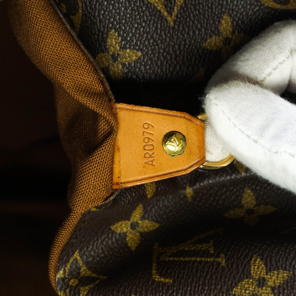 Louis Vuitton Alto Shoulder Bag - photo 9