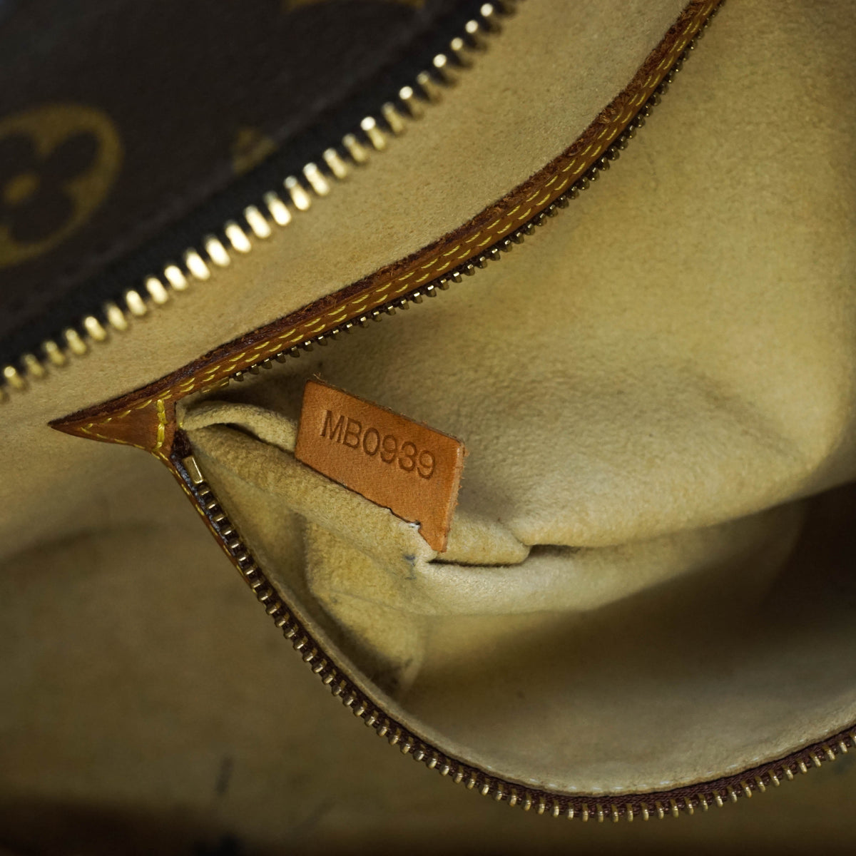 Louis Vuitton Babylone Tote Bag - photo 10