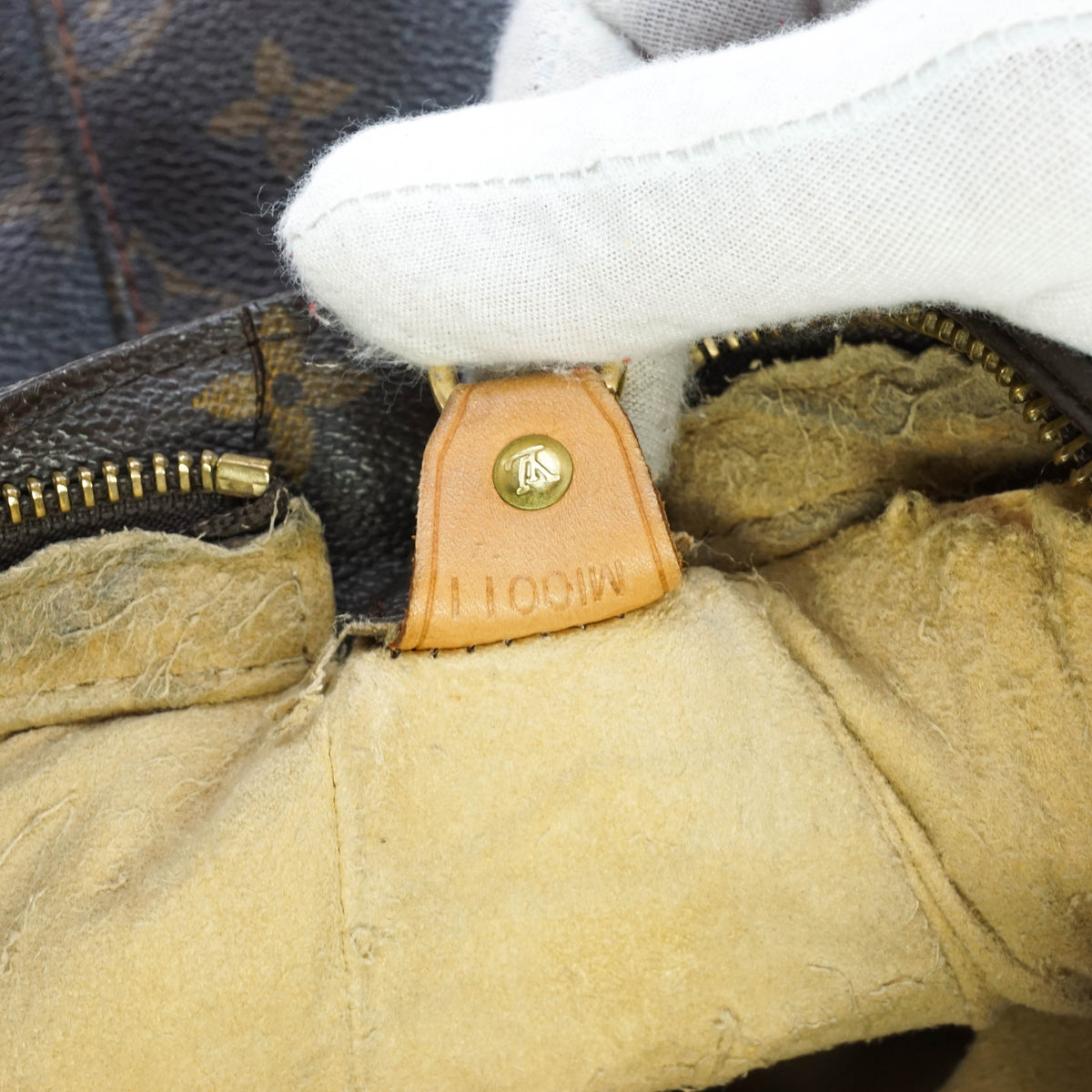 Louis Vuitton Looping Gm Shoulder - photo 10