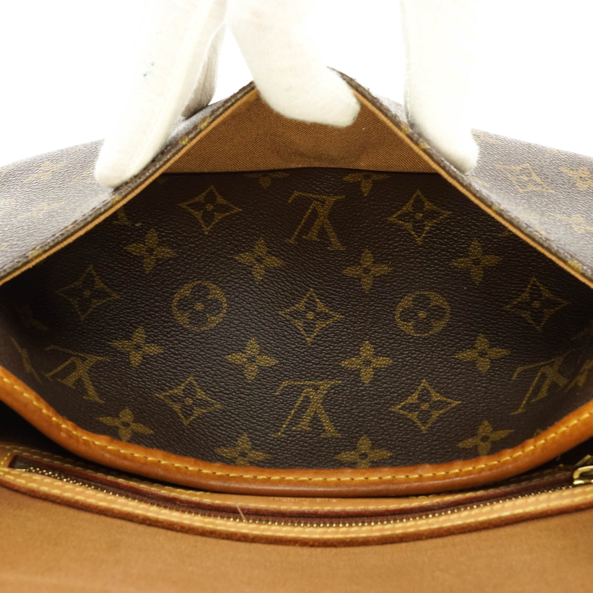 Louis Vuitton Sologne Crossbody Bag - photo 10
