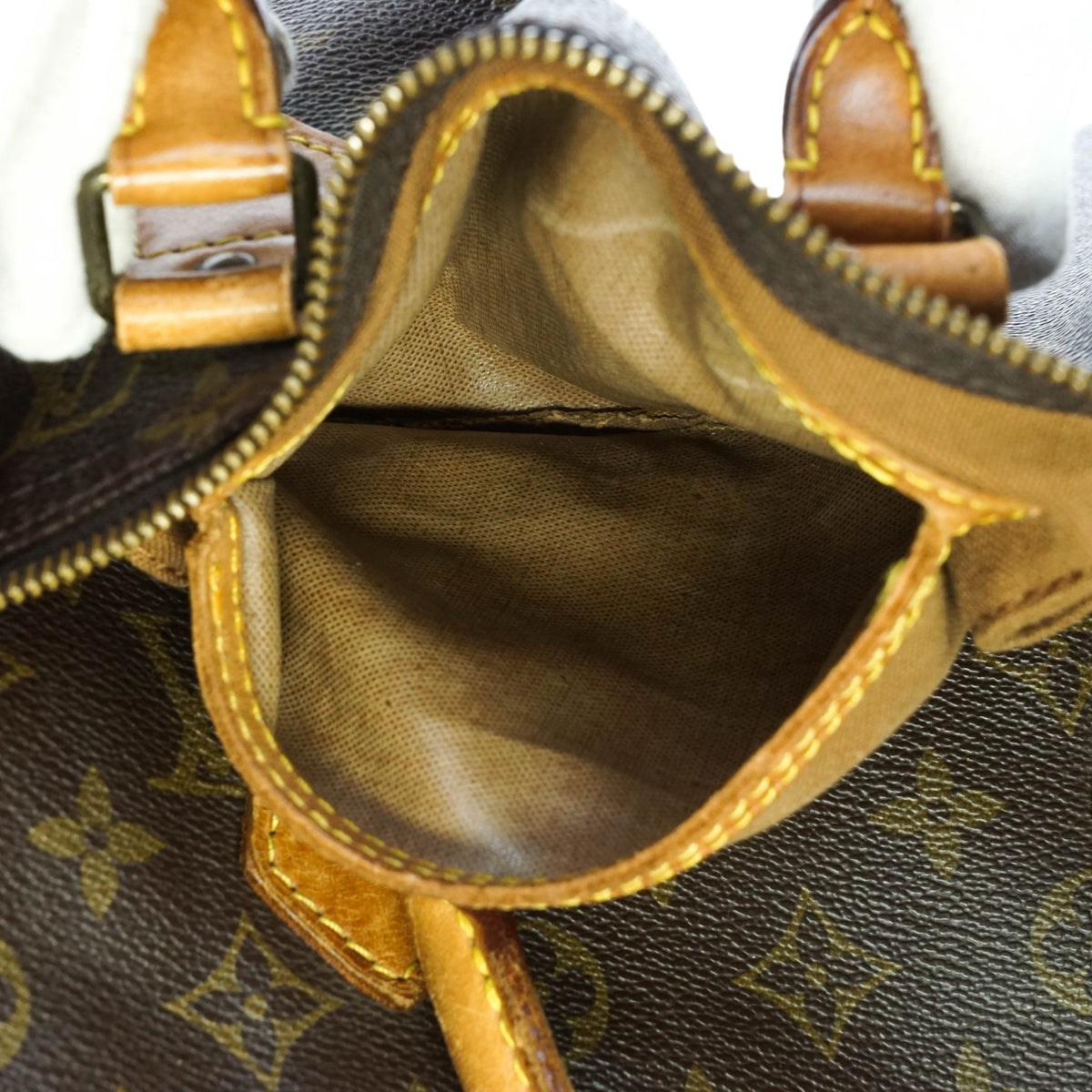 Louis Vuitton Speedy 40 Satchel Bag - image 10