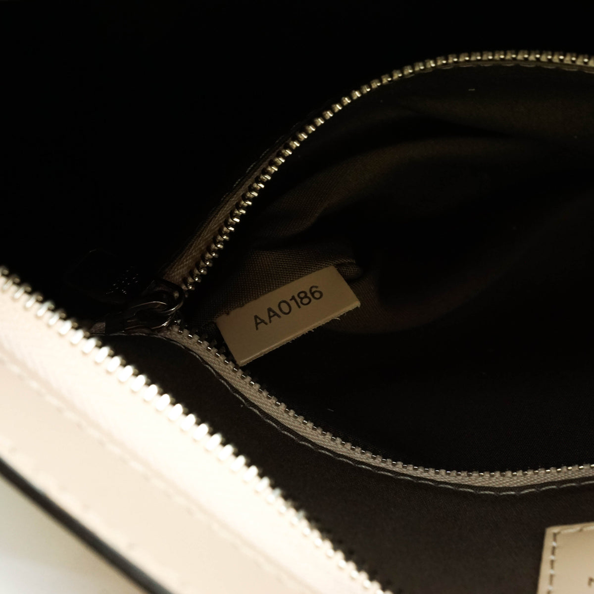 Louis Vuitton Soufflot Mm Hand Bag - photo 10