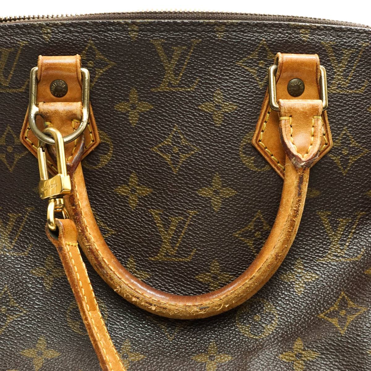 Louis Vuitton Alma Handbag - photo 10