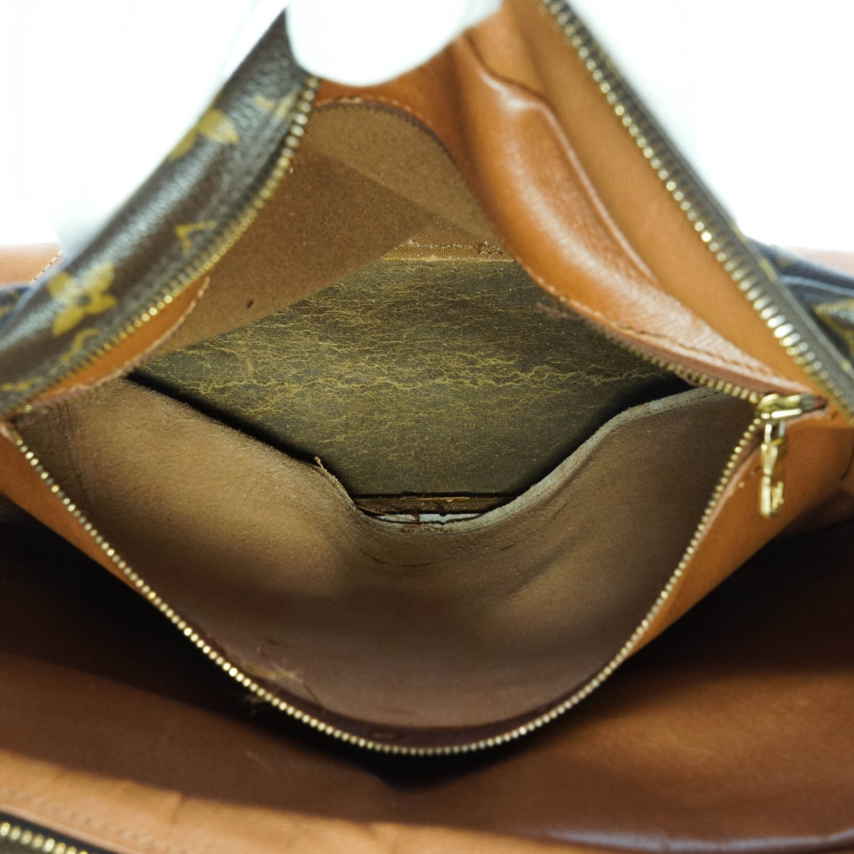 Louis Vuitton Nile Gm Crossbody Bag - image 11