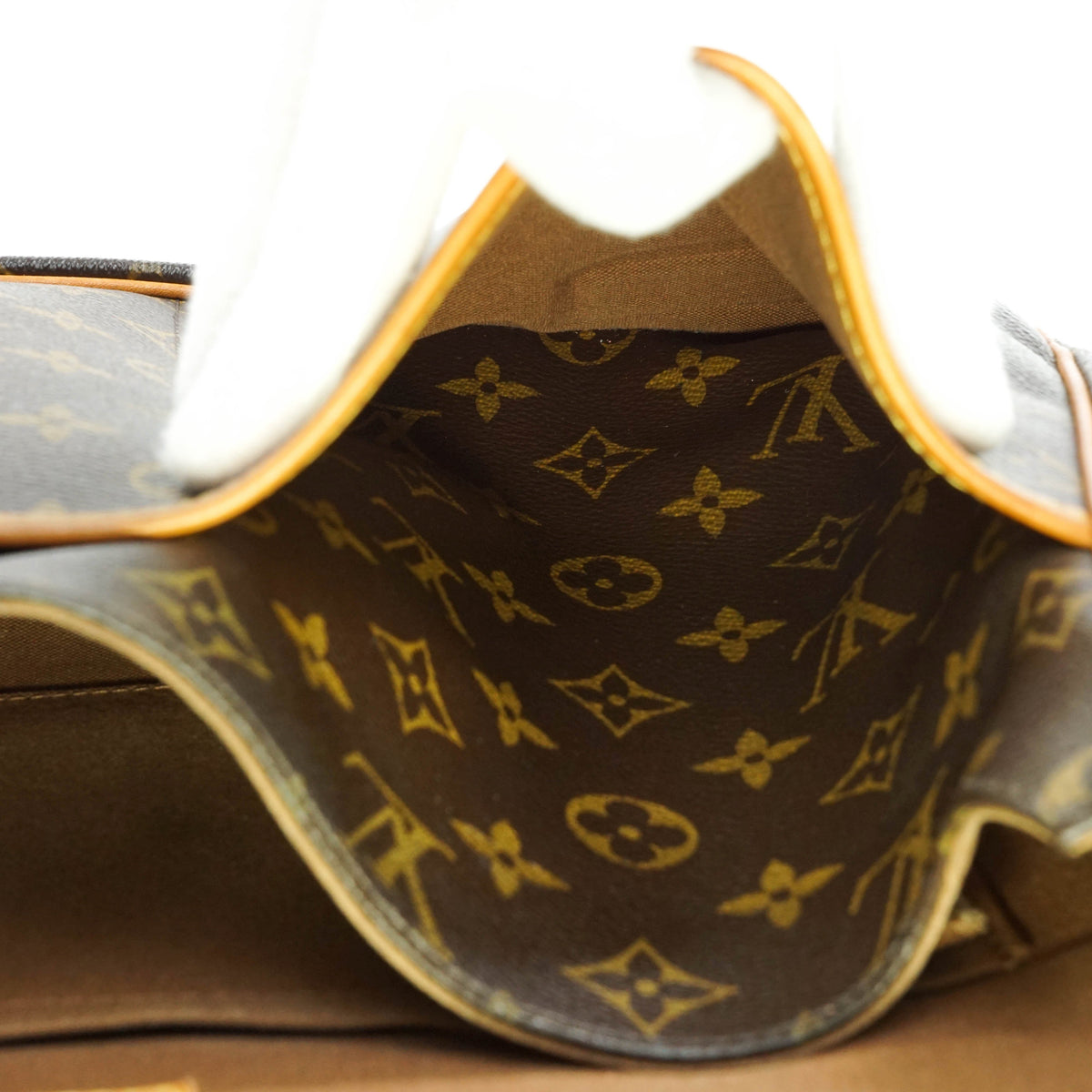 Louis Vuitton Bosphore Gm Crossbody - photo 11