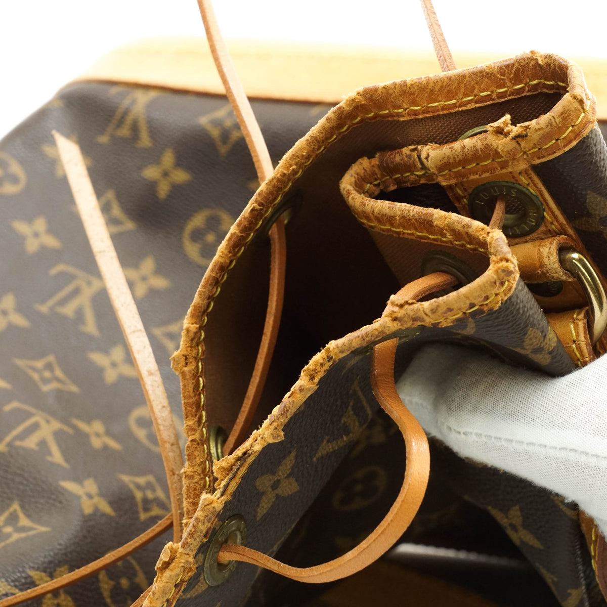 Louis Vuitton Noe Shoulder Bag - image 11