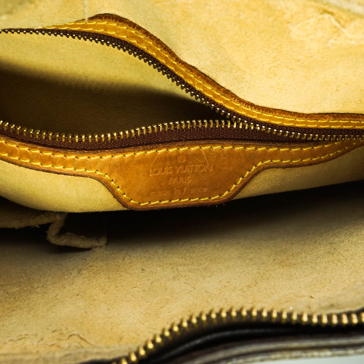 Louis Vuitton Looping Gm Shoulder - photo 12