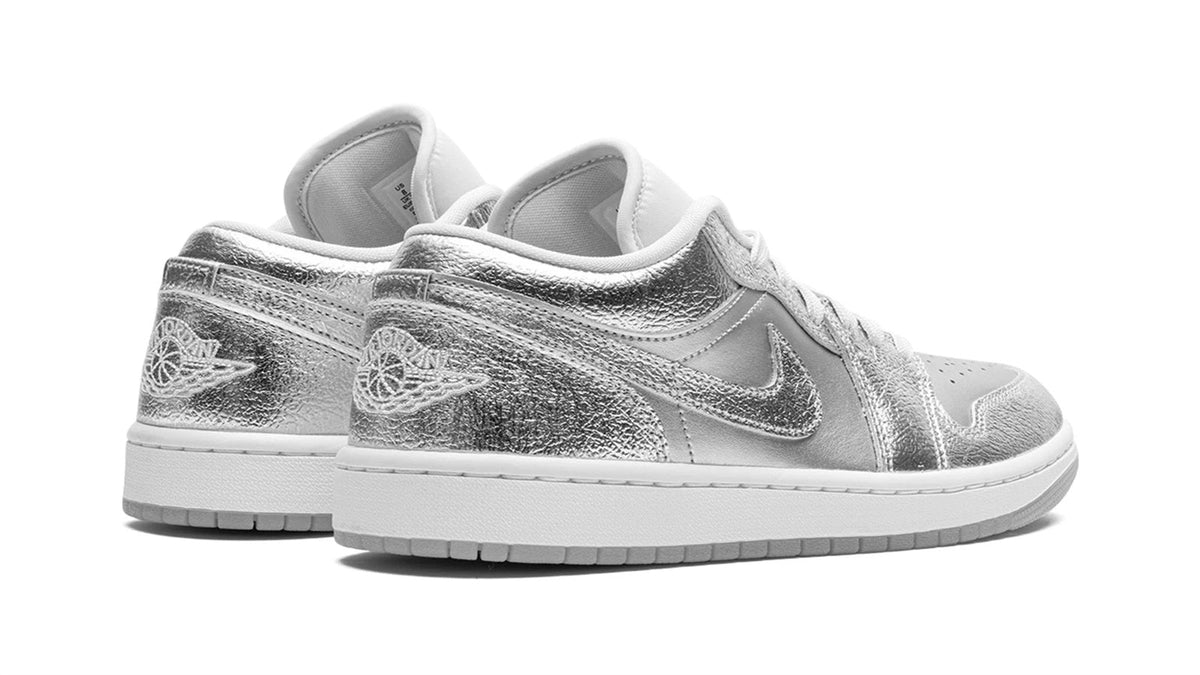 Air Jordan 1 Low SE WMNS "Metallic Silver" - image 4