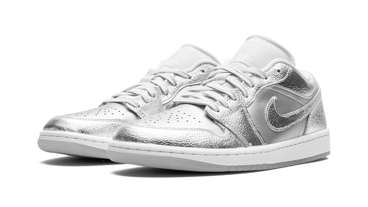 Air Jordan 1 Low SE WMNS "Metallic Silver" - image 1