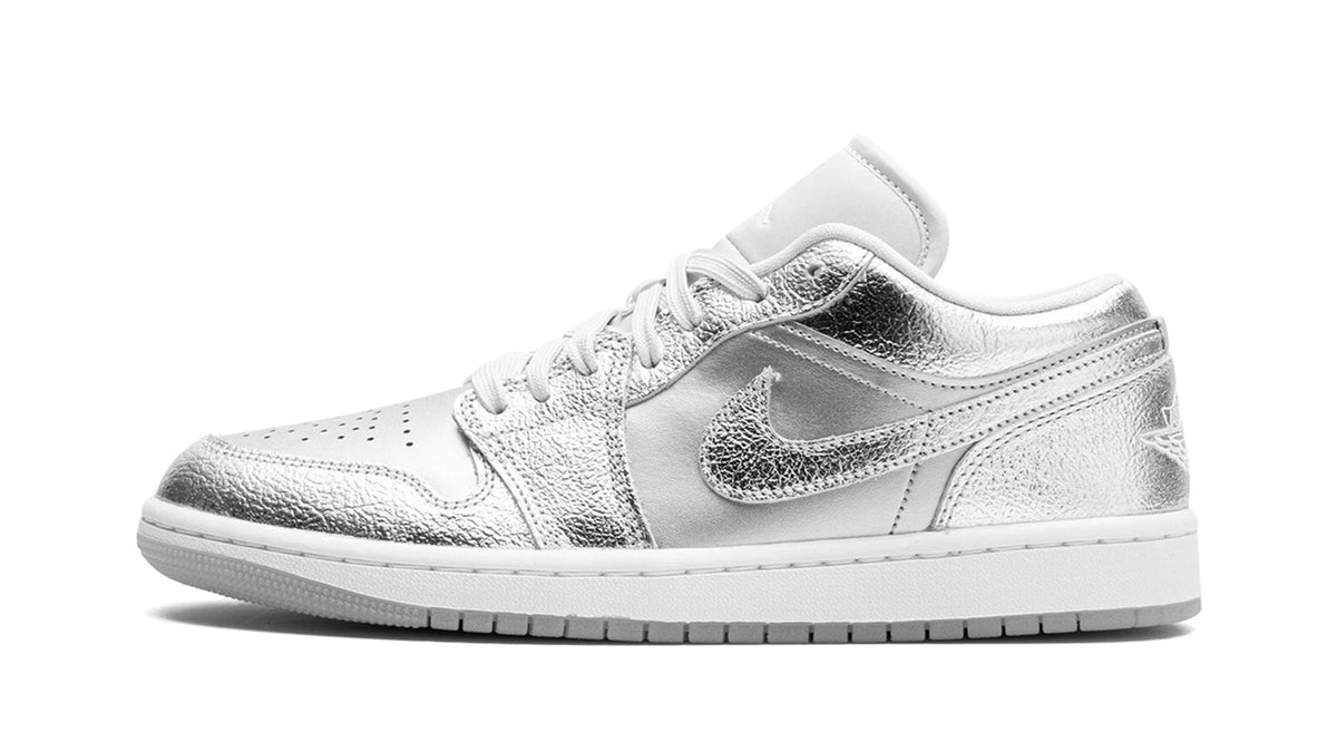 Air Jordan 1 Low SE WMNS "Metallic Silver" - image 3