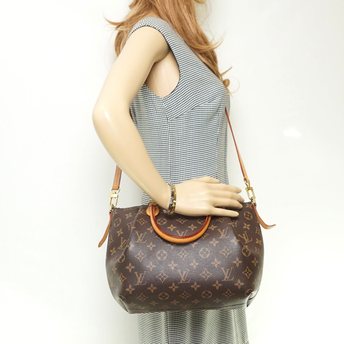 Louis Vuitton Turenne Mm Hand Bag - photo 1