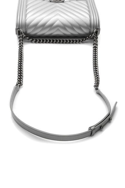 Chanel Chevron New Medium Boy Bag - Metallic Silver - photo 6