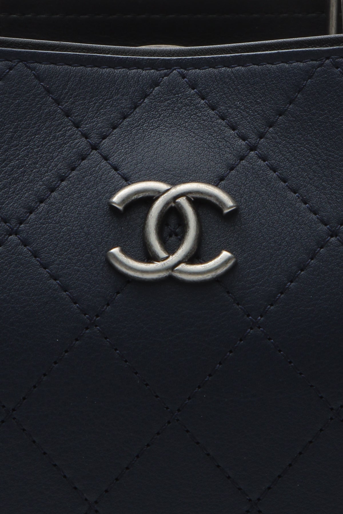 Chanel Bi-Color Medium Shopping Bag - Navy/Black - photo 4