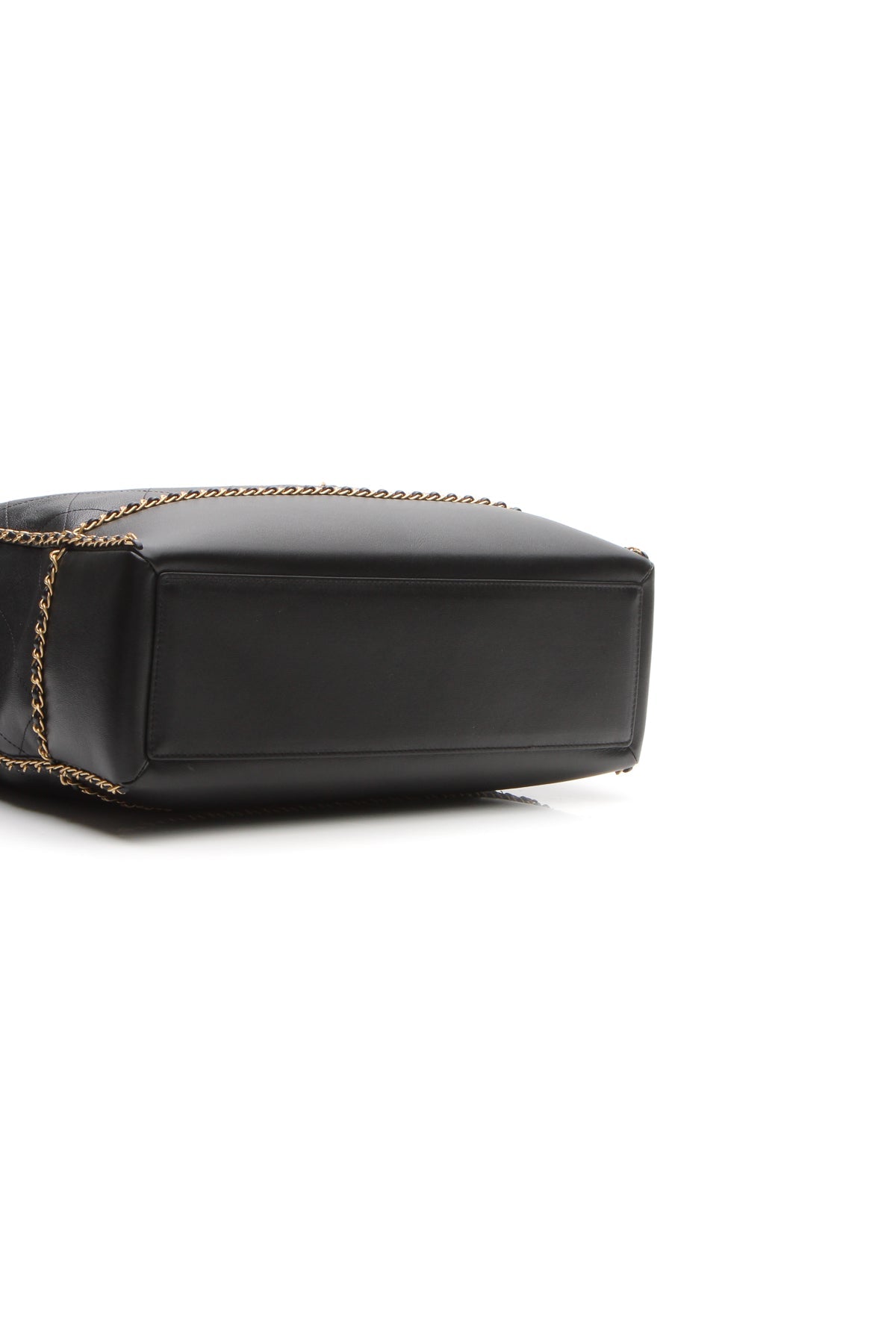 Chain Around Shopping Bag - Black - image 4