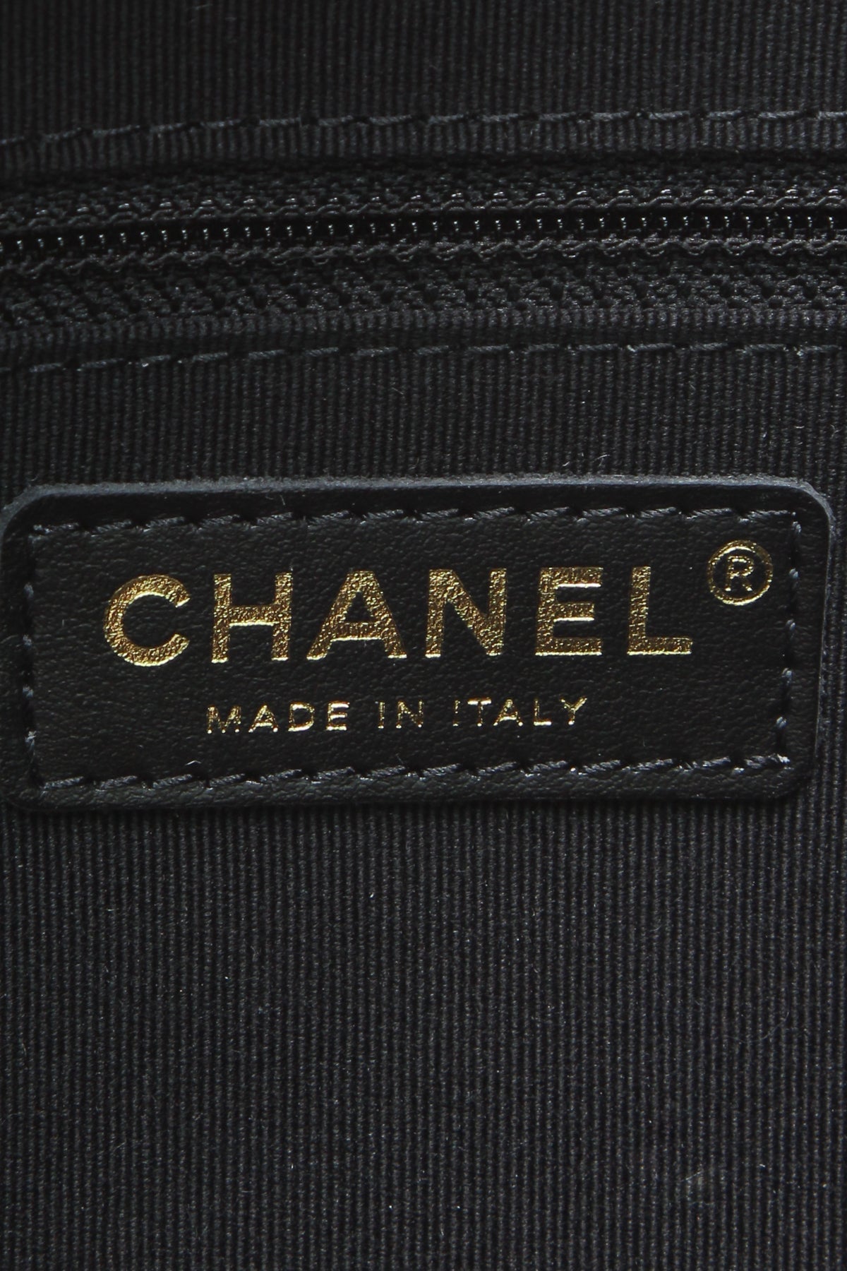 Chain Around Shopping Bag - Black - image 8