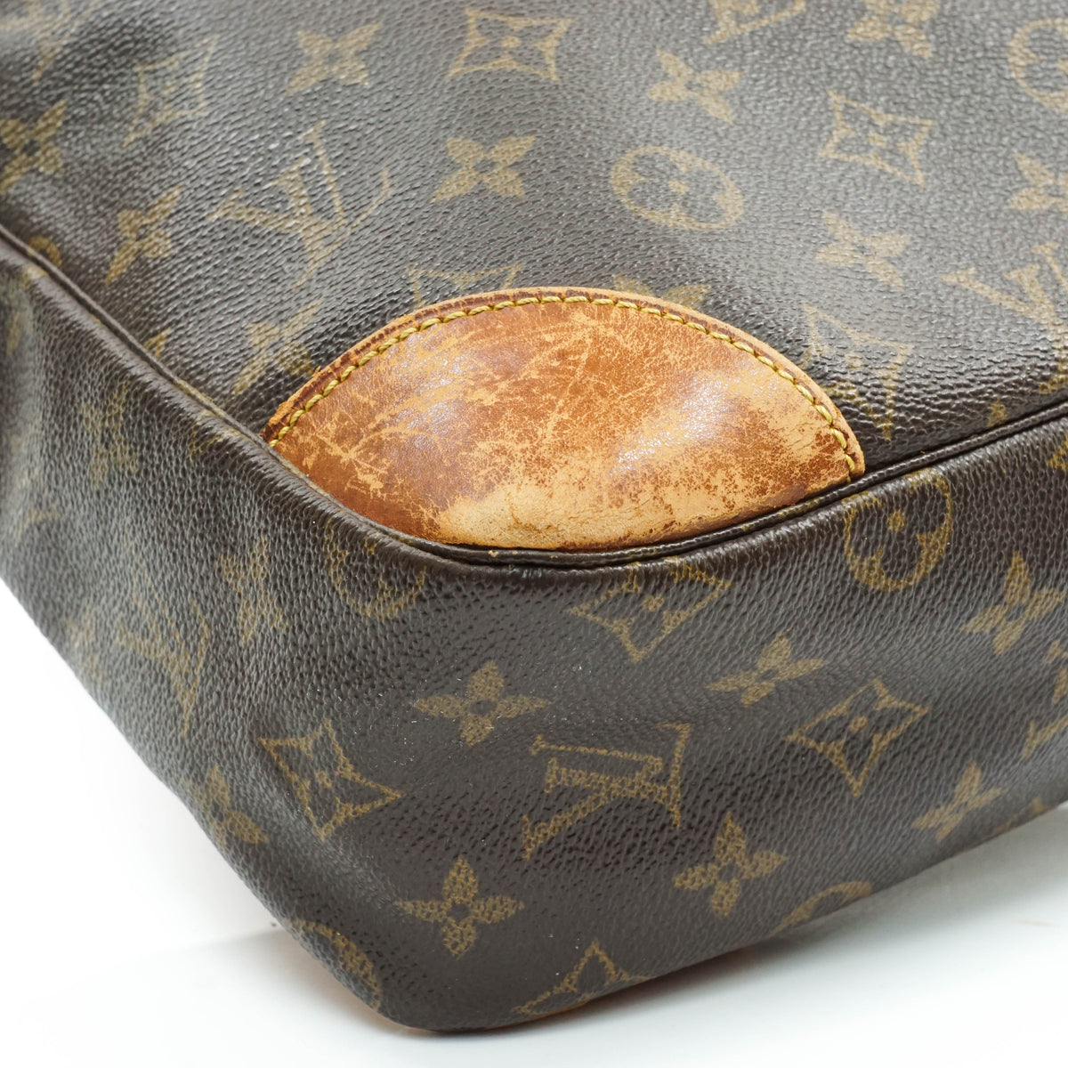 Louis Vuitton Boulogne 30 Crossbody - image 9