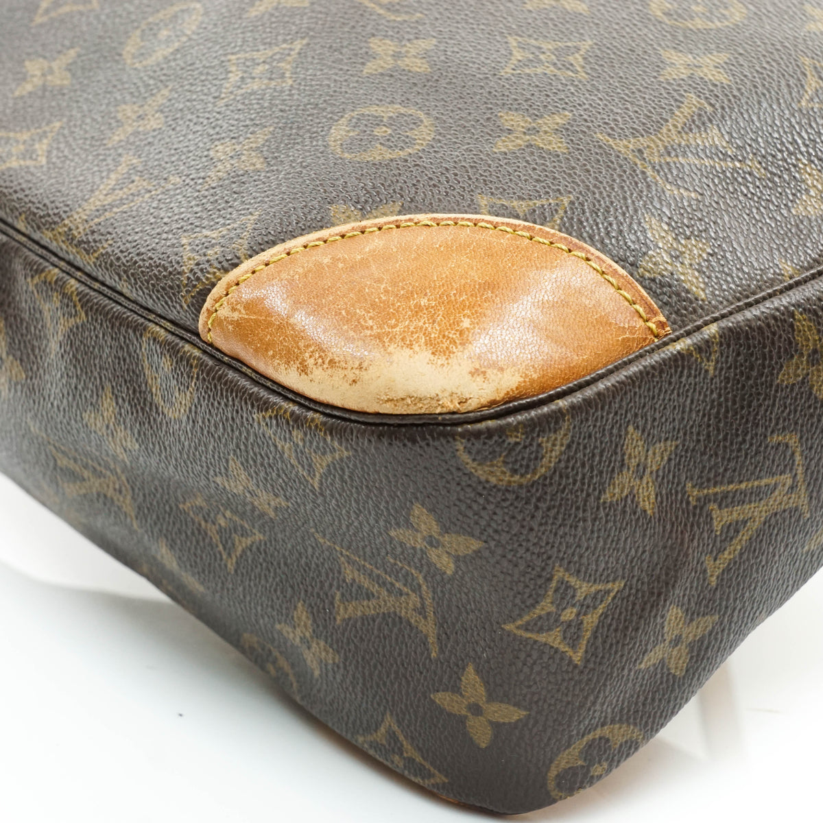 Louis Vuitton Boulogne 30 Crossbody - image 10