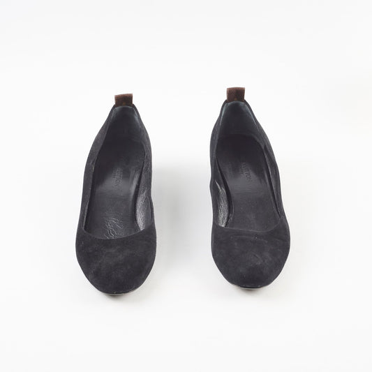 Louis Vuitton Uniform Women's Suede Pumps Black - Size 38.5 - photo 2