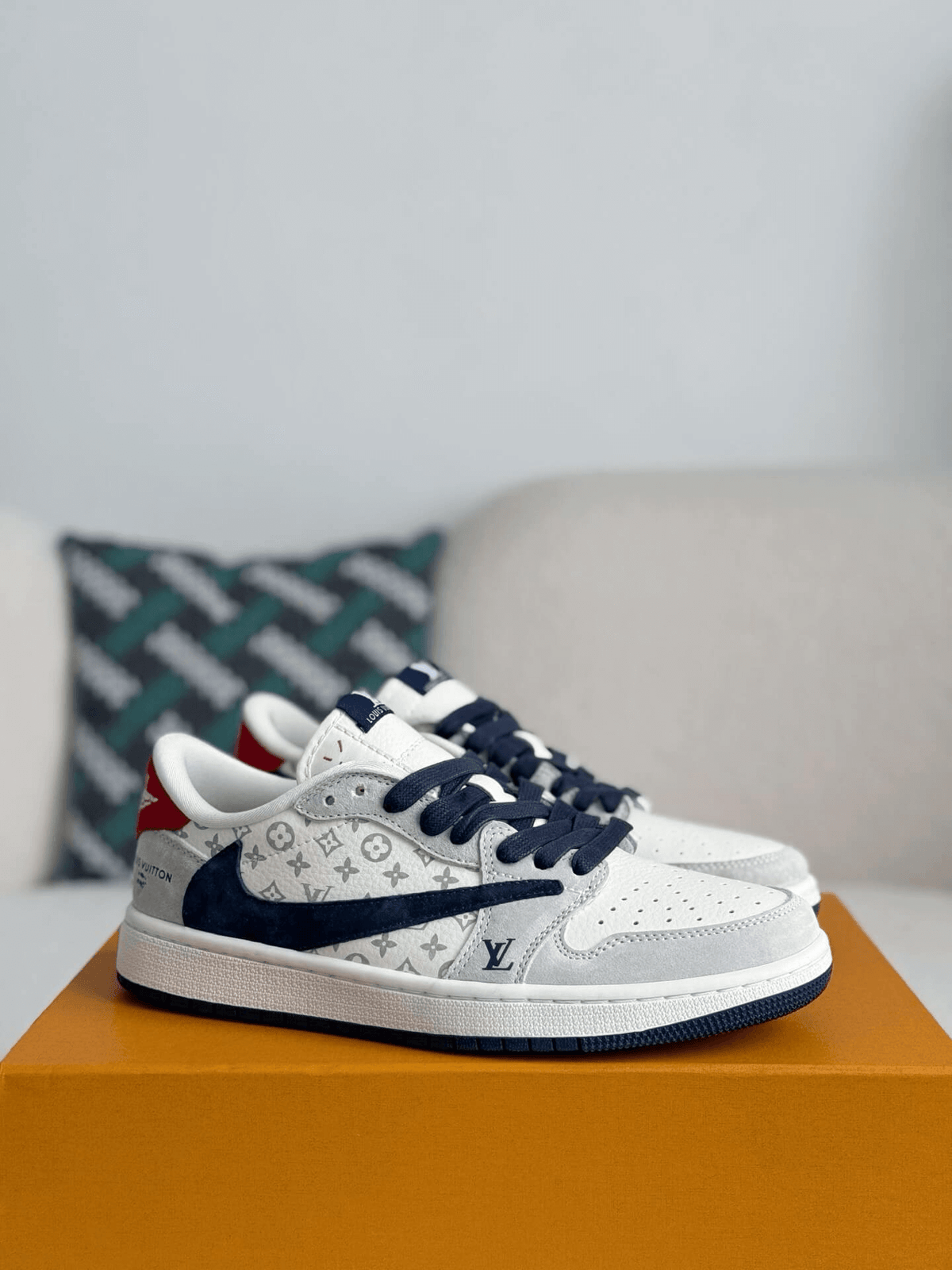 Louis Vuitton x Nike SB Dunk Low White Monogram Navy Red - image 5