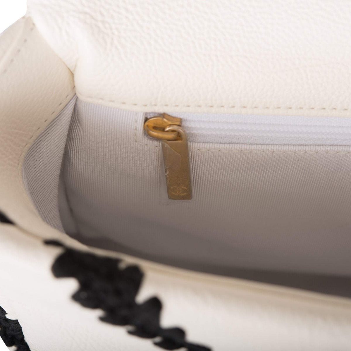 Chanel White and Black Crochet Quilted Calfskin Medium 19 Flap Bag Mixed Hardware - photo 10