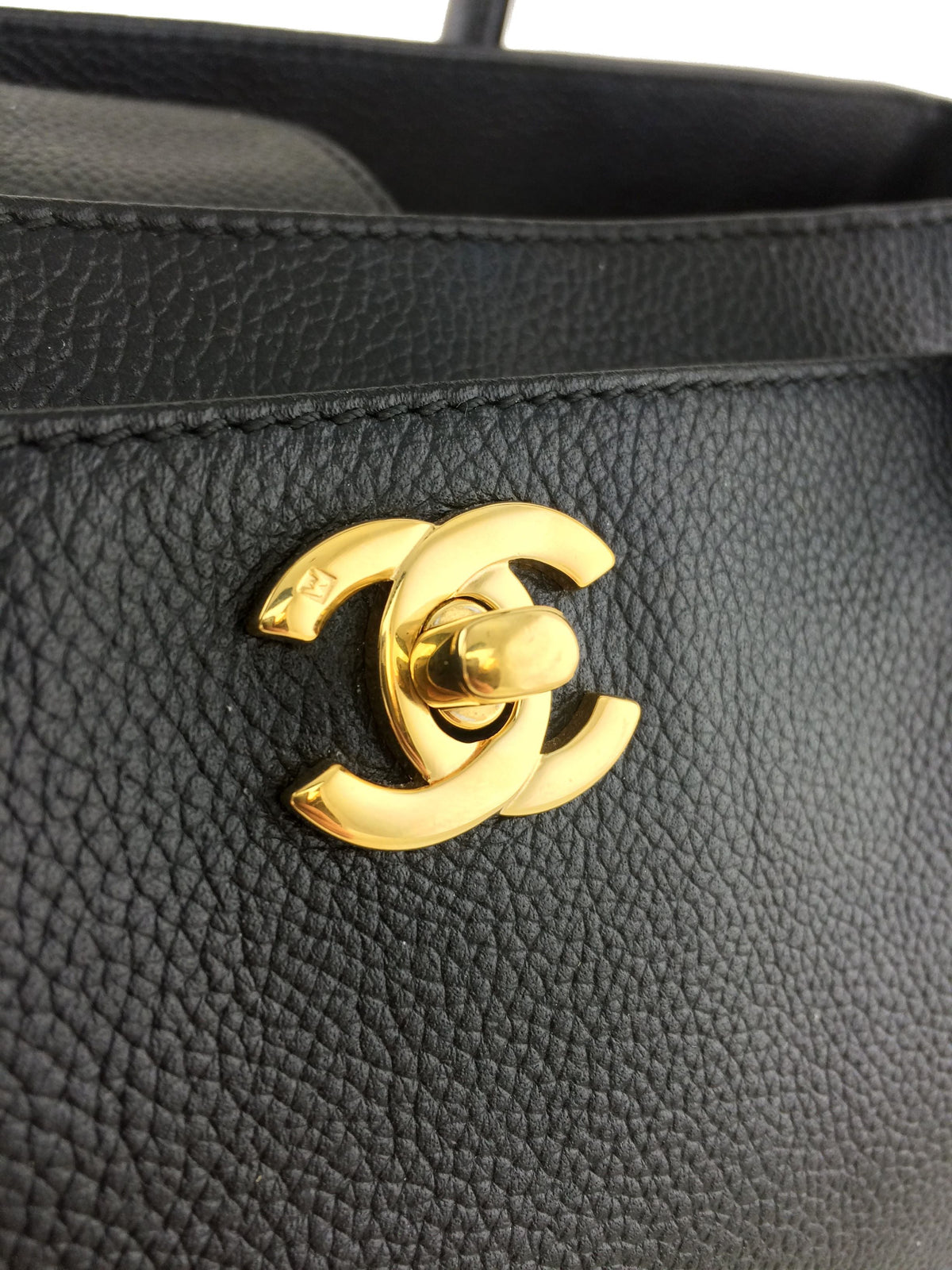 Chanel Caviar Leather Cerf Tote Bag - photo 9