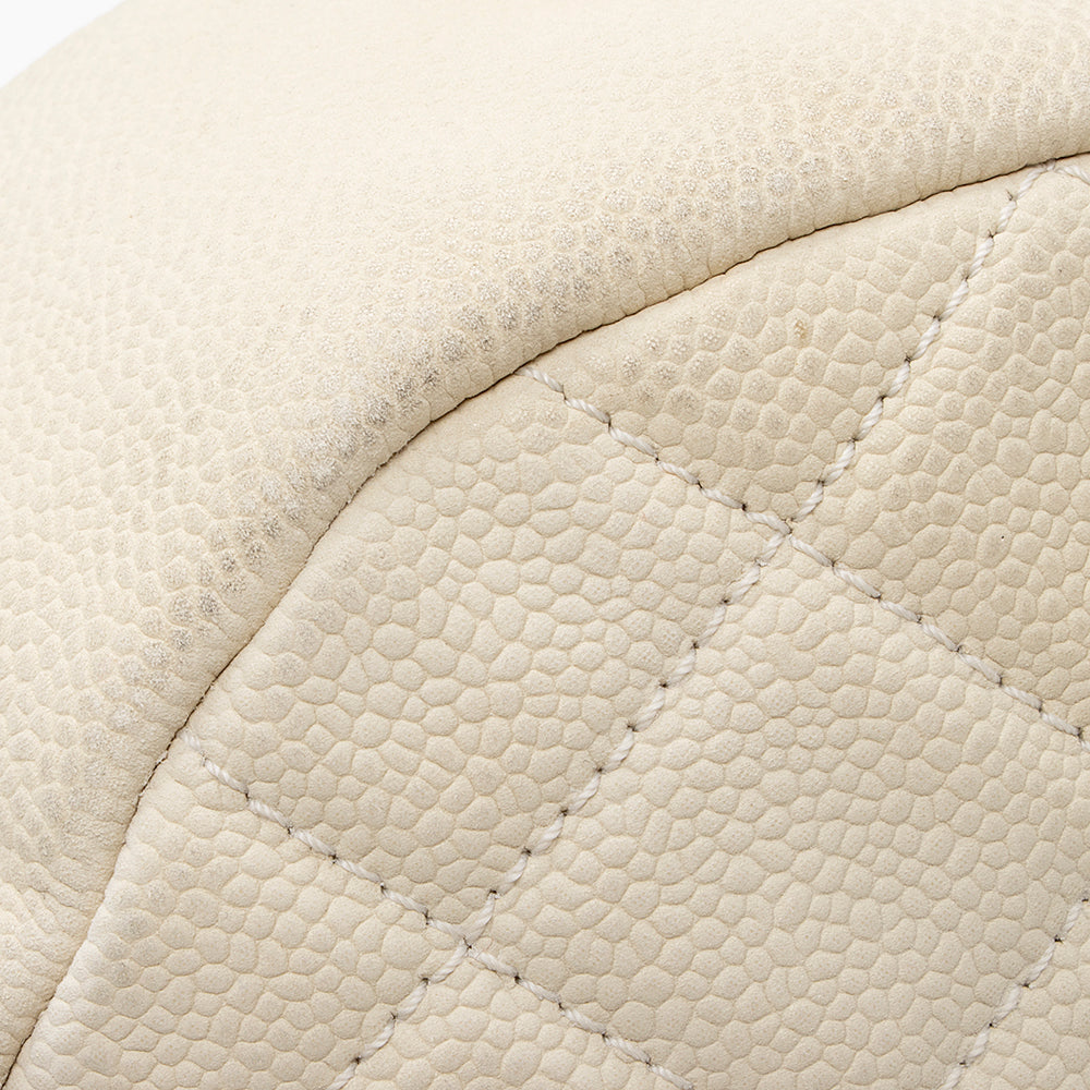 Chanel Caviar Leather Country Chic Messenger Bag - image 15