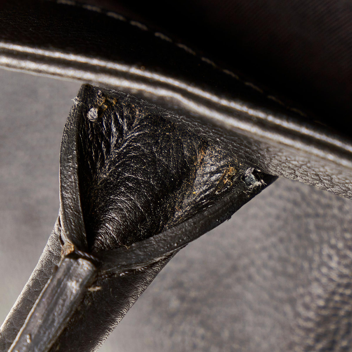 Chanel Executive Cerf Leather Tote Bag - image 5