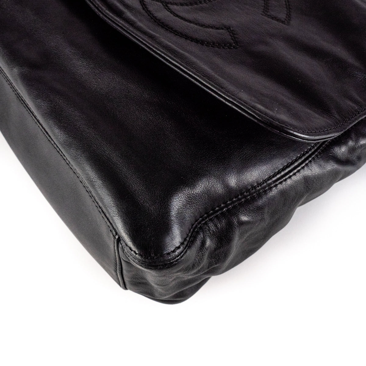 Chanel Vintage Messenger Bag - photo 5