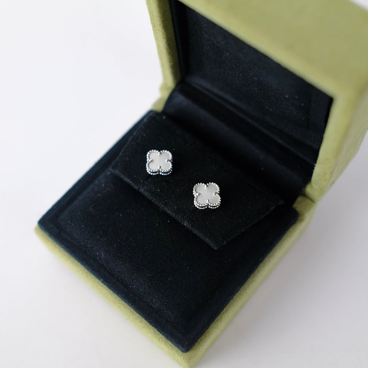 Van Cleef & Arpels Sweet Alhambra white mother of pearl Earstuds 2019 - photo 9